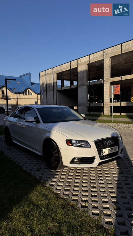 Седан Audi A4 2012 в Ивано-Франковске