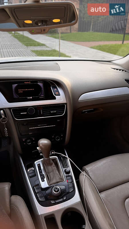 Седан Audi A4 2012 в Ивано-Франковске