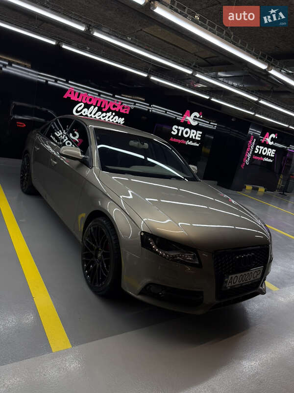Седан Audi A4 2010 в Ужгороде