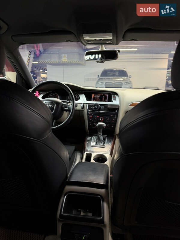 Седан Audi A4 2010 в Ужгороде