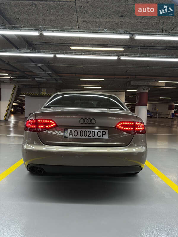 Седан Audi A4 2010 в Ужгороде