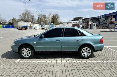 Седан Audi A4 2000 в 