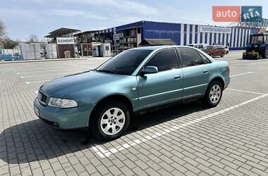 Седан Audi A4 2000 в 