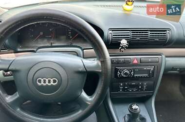 Седан Audi A4 2000 в 