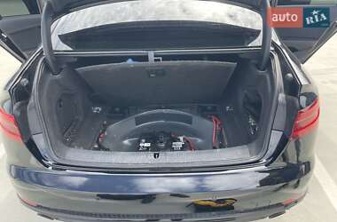 Седан Audi A4 2018 в 