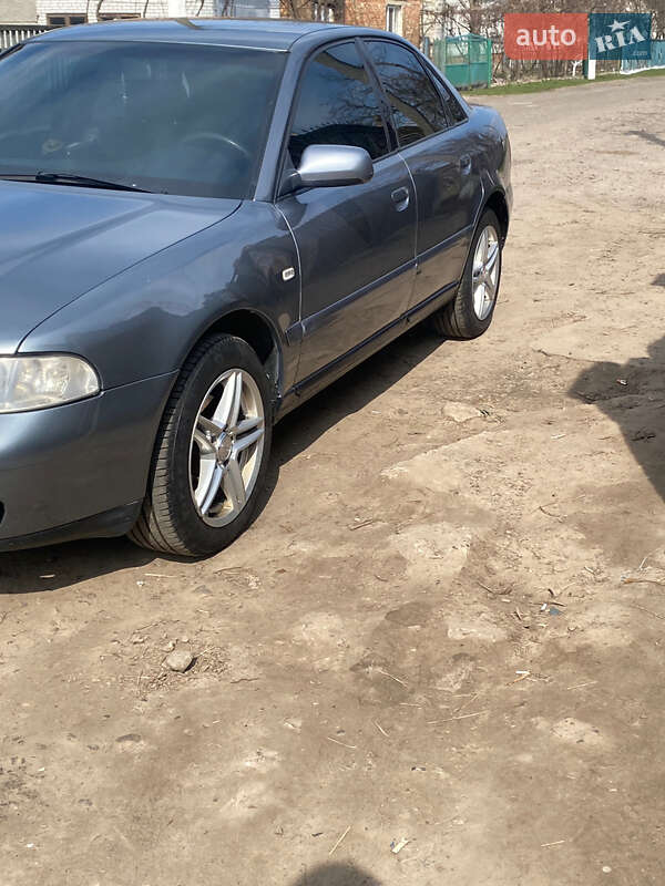 Седан Audi A4 1999 в 