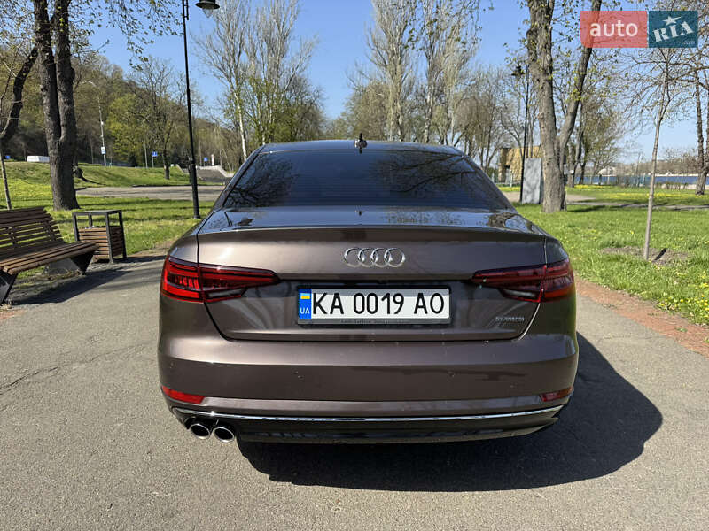Седан Audi A4 2016 в Киеве