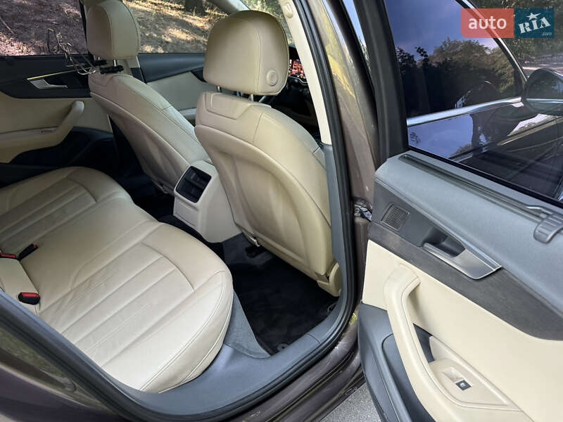 Седан Audi A4 2016 в Киеве