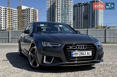 Седан Audi A4 2018 в 