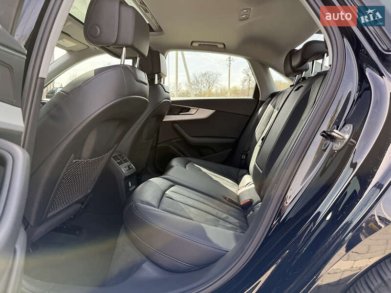 Седан Audi A4 2016 в Львові