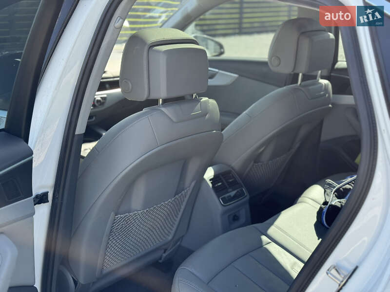 Седан Audi A4 2018 в Ужгороде