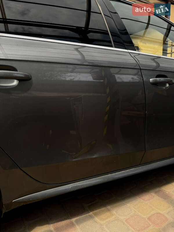 Седан Audi A4 2015 в Львове