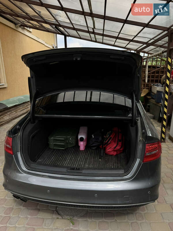 Седан Audi A4 2015 в Львове