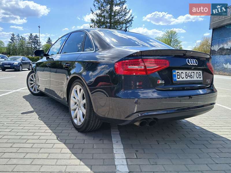 Седан Audi A4 2012 в Луцке