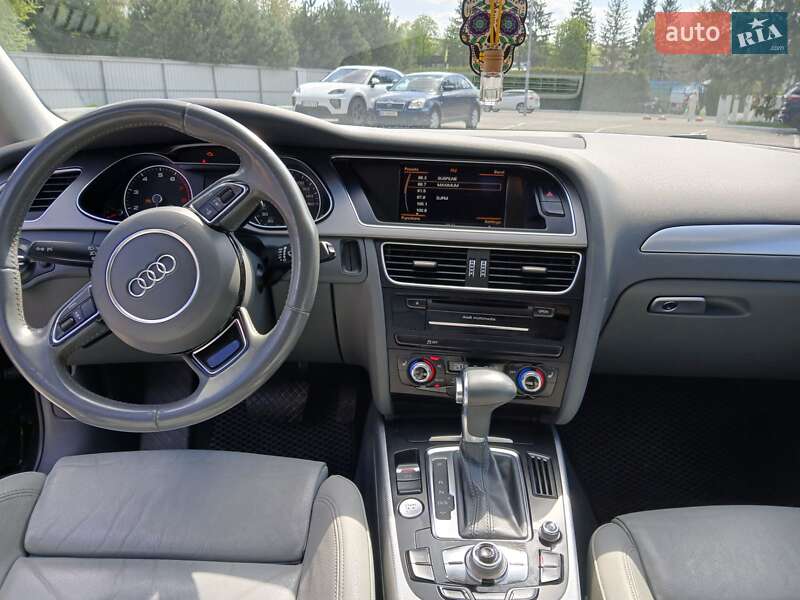 Седан Audi A4 2012 в Луцке