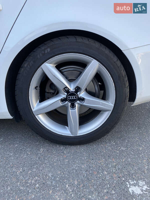 Седан Audi A4 2011 в Киеве