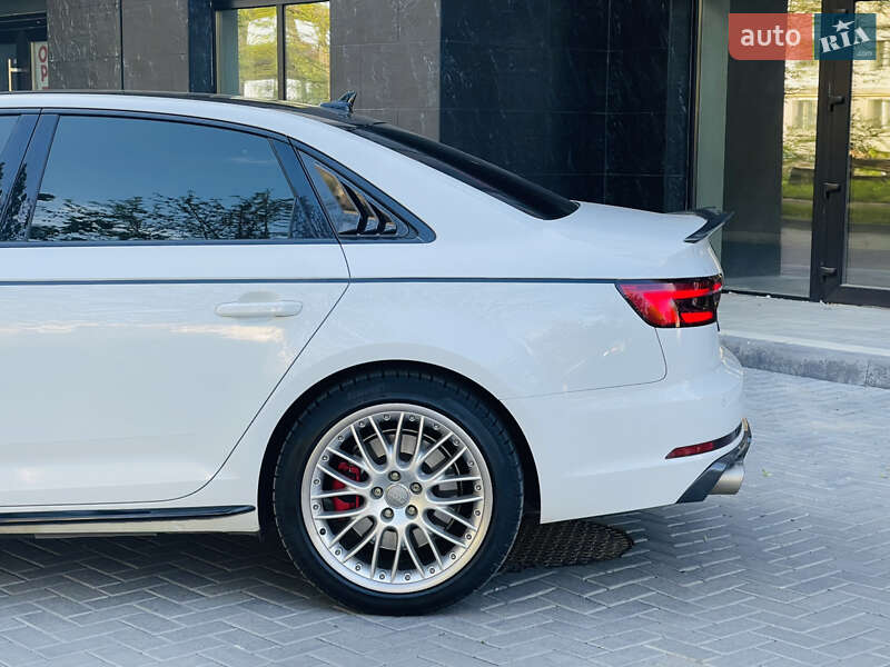 Седан Audi A4 2016 в Львове