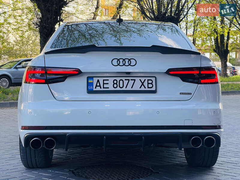 Седан Audi A4 2016 в Львове