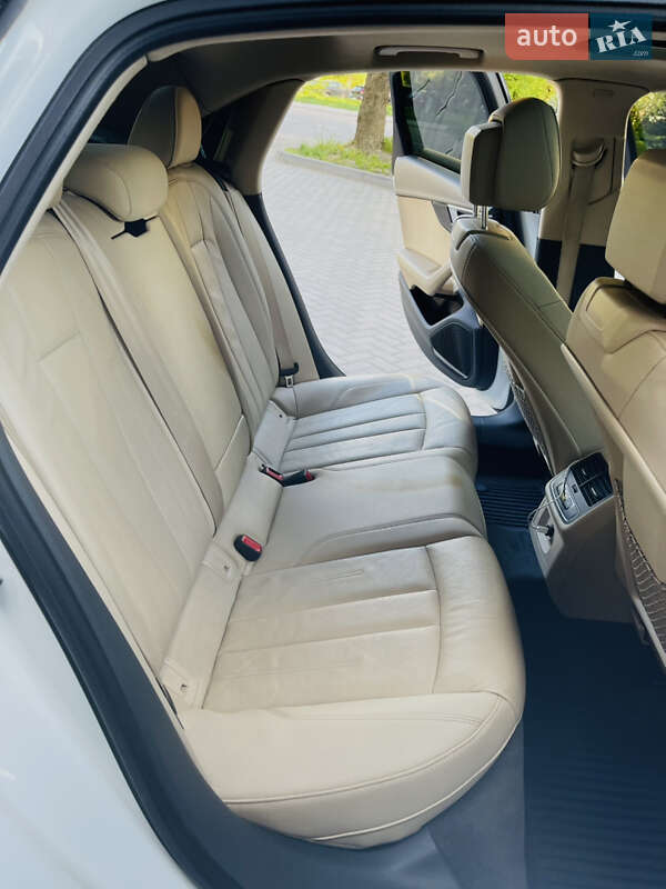 Седан Audi A4 2016 в Львове