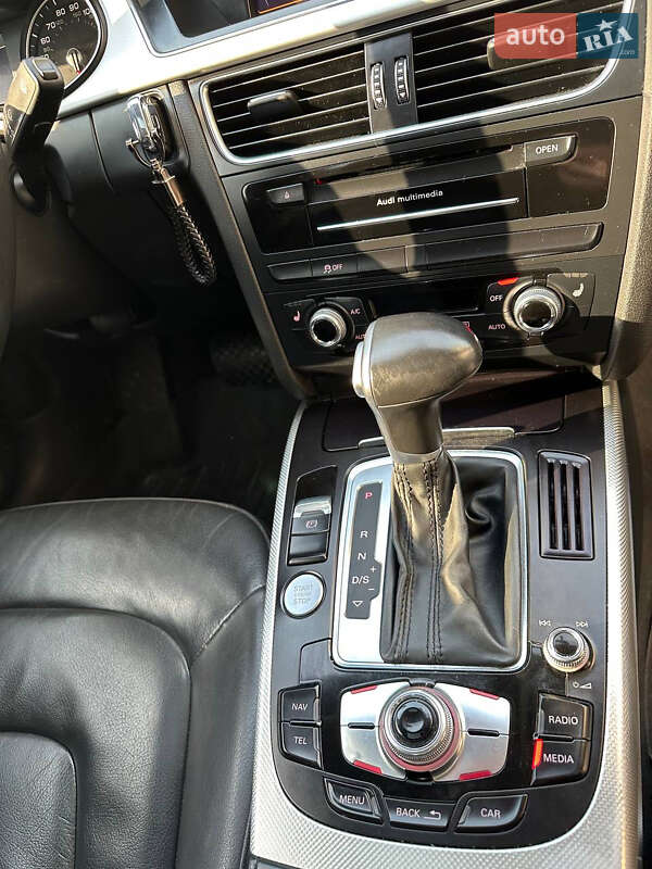 Седан Audi A4 2015 в Ровно