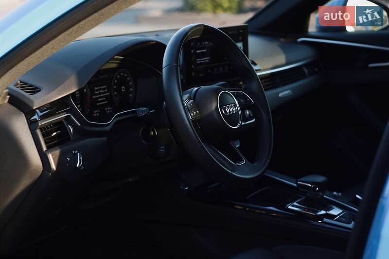 Седан Audi A4 2022 в Черкассах