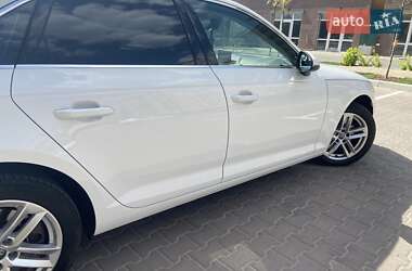 Седан Audi A4 2015 в 