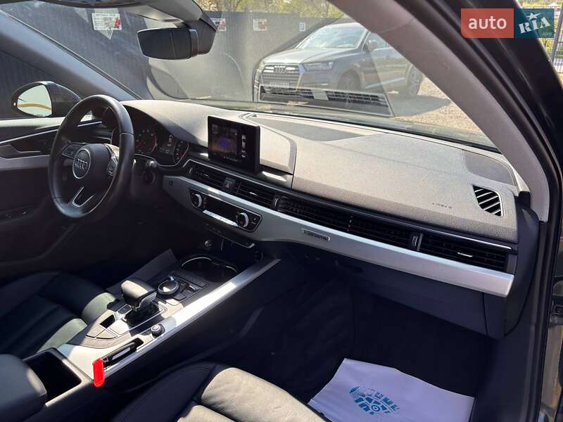 Седан Audi A4 2018 в Львове