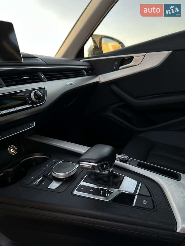 Седан Audi A4 2016 в Киеве