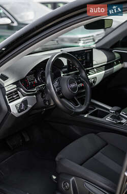 Седан Audi A4 2019 в 