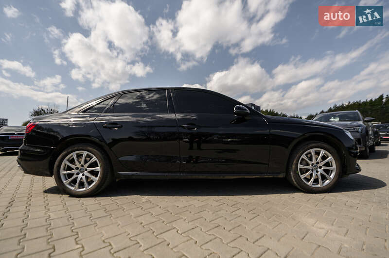 Седан Audi A4 2019 в Львове