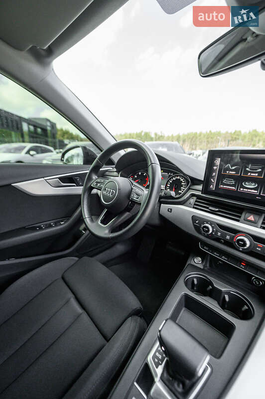 Седан Audi A4 2019 в Львове