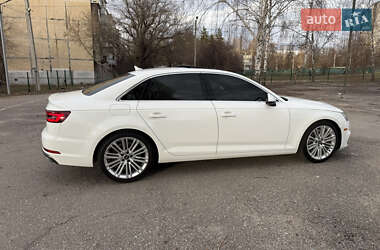 Седан Audi A4 2019 в 