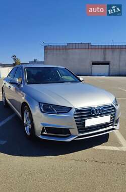 Седан Audi A4 2018 в 