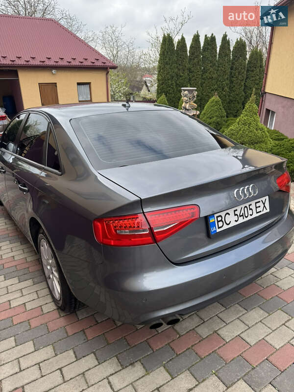 Седан Audi A4 2012 в Горохові