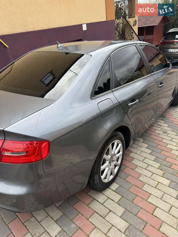 Седан Audi A4 2012 в Горохові