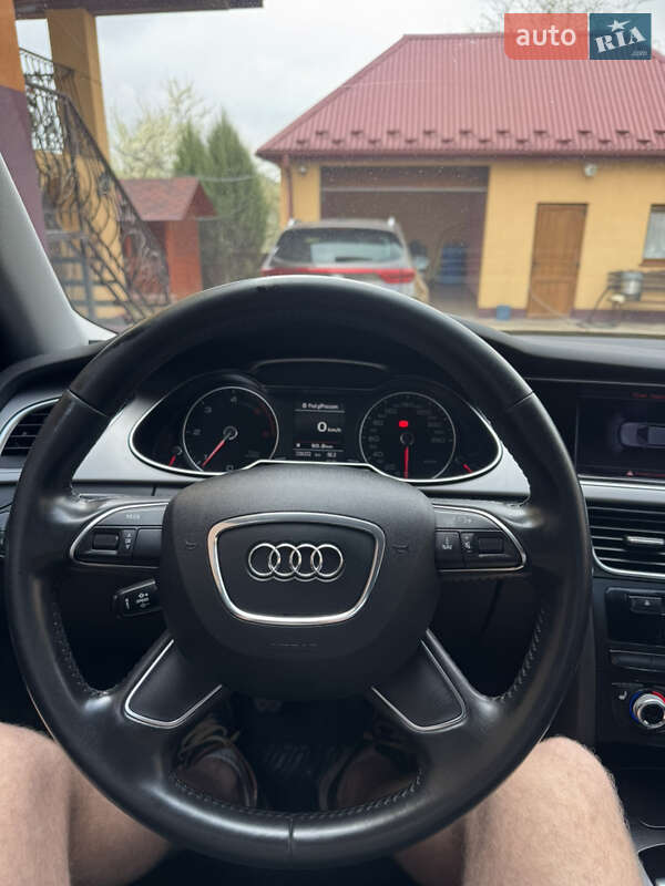 Седан Audi A4 2012 в Горохові