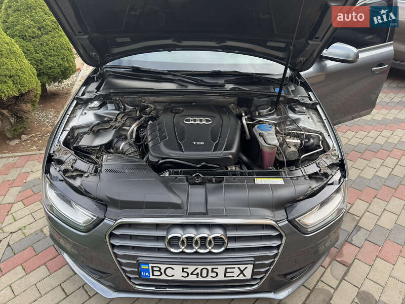 Седан Audi A4 2012 в Горохові