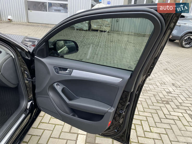 Седан Audi A4 2012 в Виннице