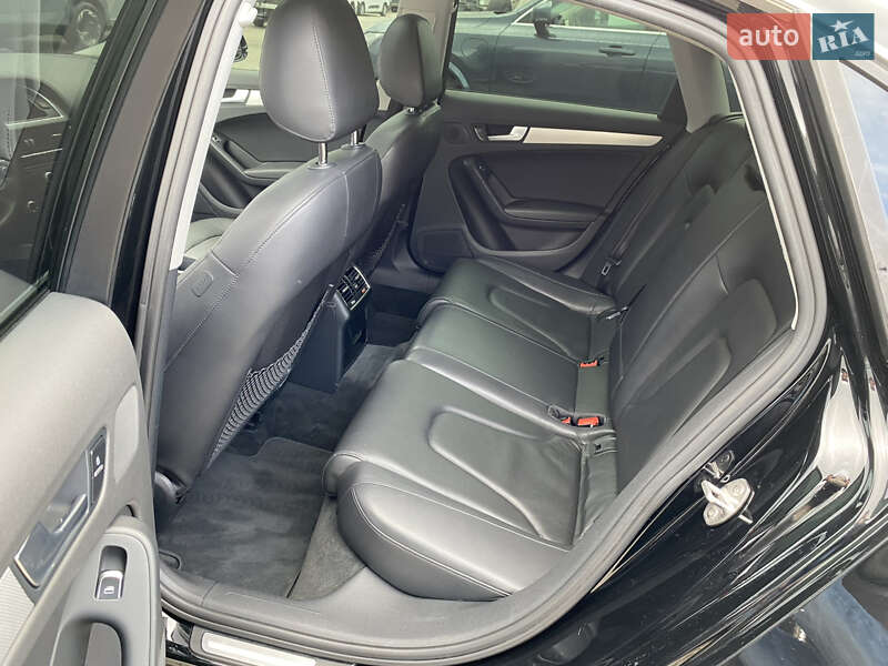 Седан Audi A4 2012 в Виннице