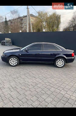 Седан Audi A4 2000 в 