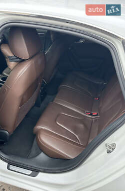 Седан Audi A4 2015 в 