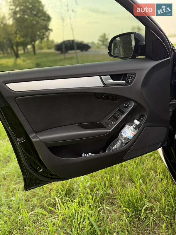 Седан Audi A4 2011 в Днепре