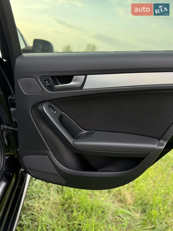 Седан Audi A4 2011 в Днепре