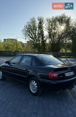 Седан Audi A4 2000 в 