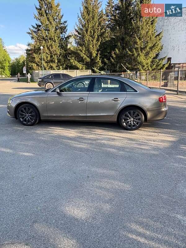 Седан Audi A4 2010 в Киеве