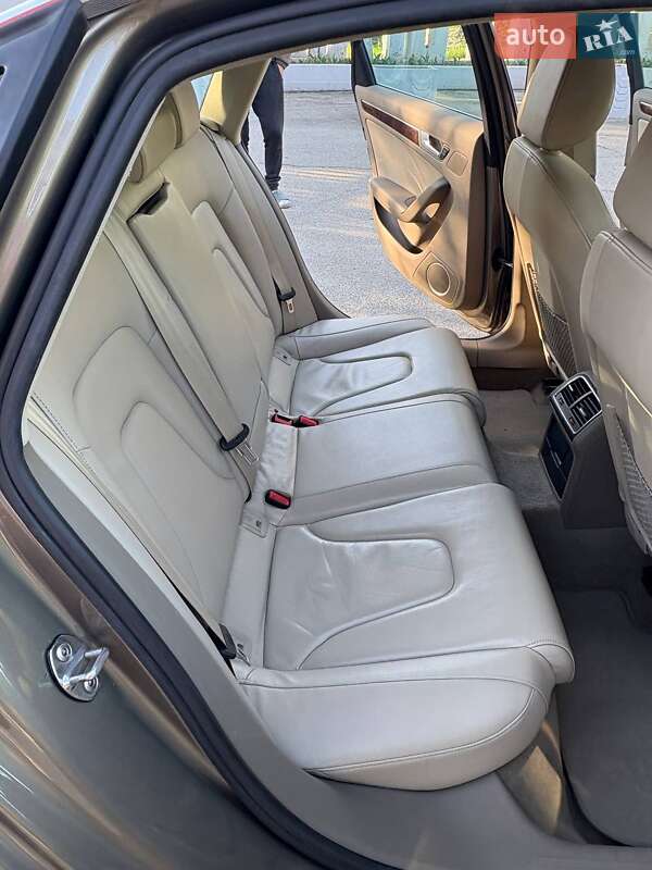 Седан Audi A4 2010 в Киеве