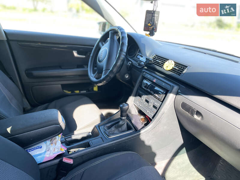 Седан Audi A4 2002 в Дубні
