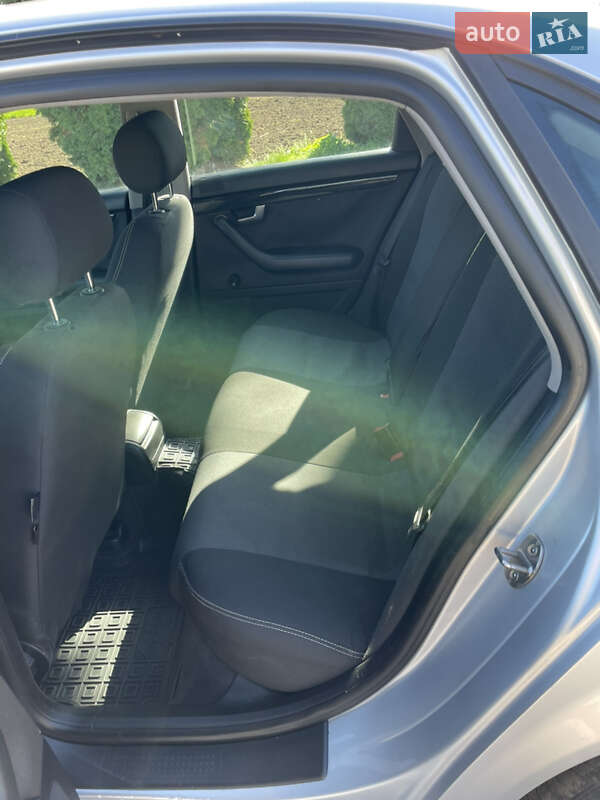 Седан Audi A4 2002 в Дубно