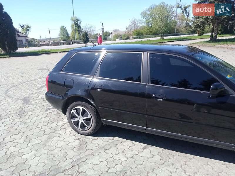Універсал Audi A4 1998 в Дубні