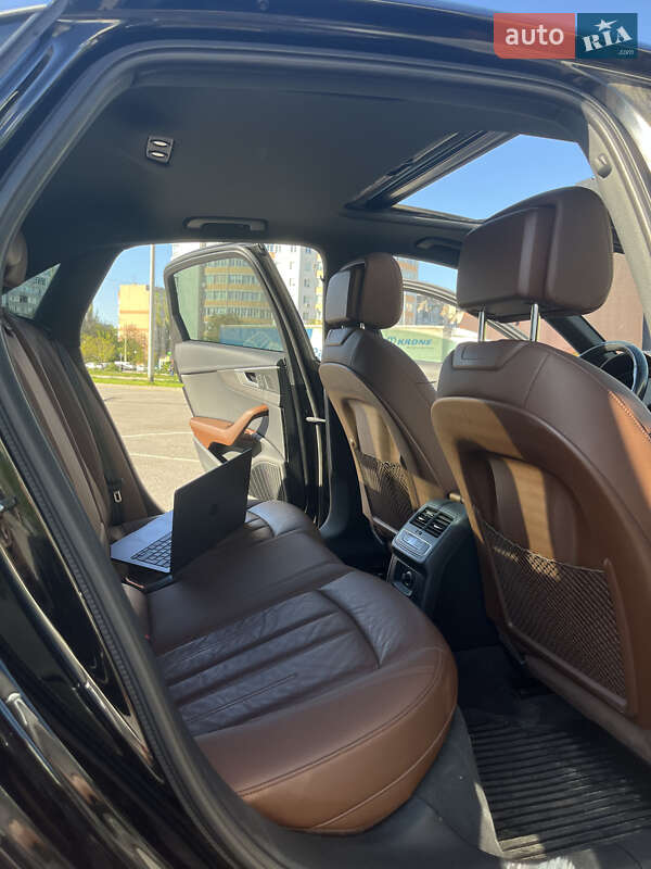 Седан Audi A4 2017 в Ивано-Франковске